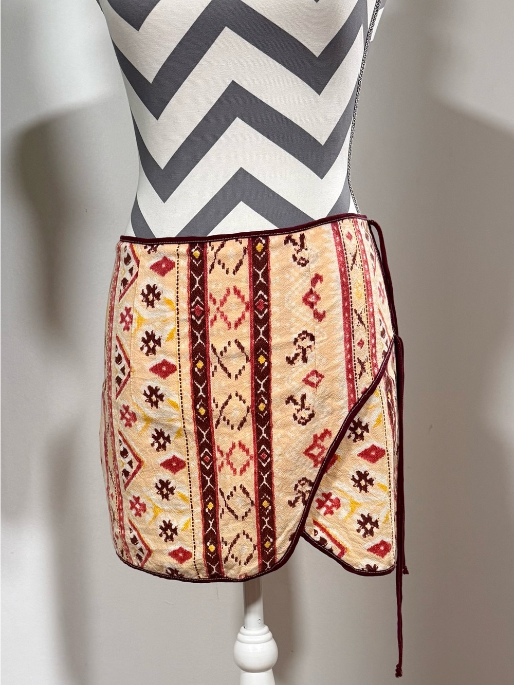 Free People Women’s Faux Wrap Mini Skirt Aztec Southwestern Print Boho Size 2 - Picture 3 of 10
